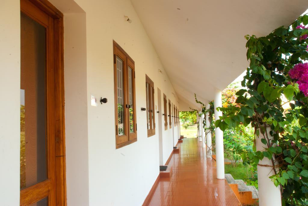 The Mountain Retreat Hotell Tiruvannāmalai Exteriör bild